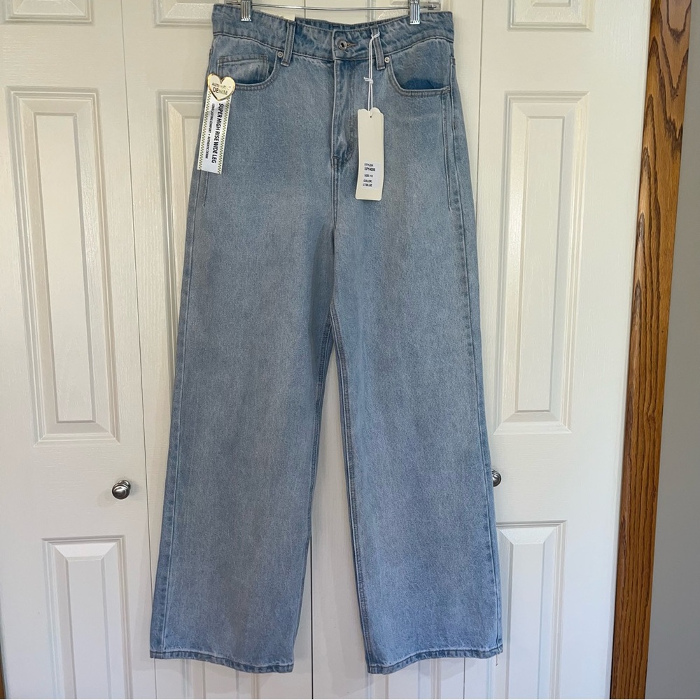 New With Tags Skinny  Fries Super High Rise Wide Legged Light Denim Size 13